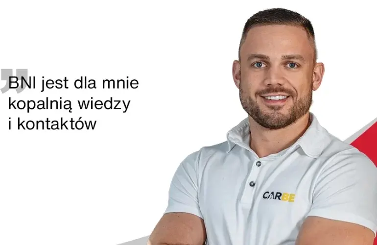 Patryk Mazur na grafice z cytatem: BNI jest dla mnie kopalnią wiedzy i kontaktów