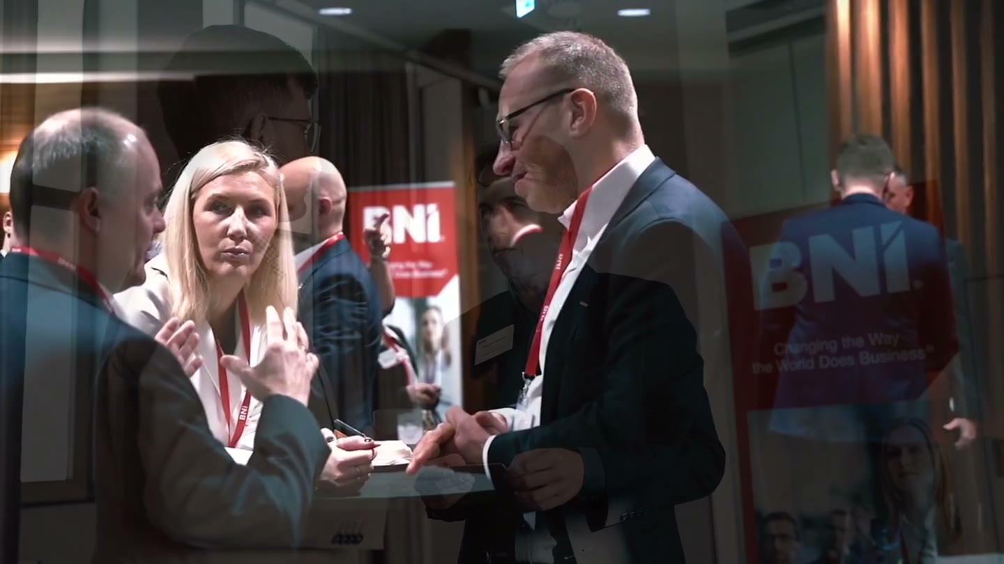 Welcoming a Visitor and one-to-one conversations at a BNI Chapter Meeting